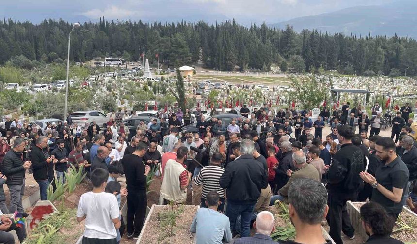 Gölette boğulan üniversiteli genç gözyaşlarıyla defnedildi