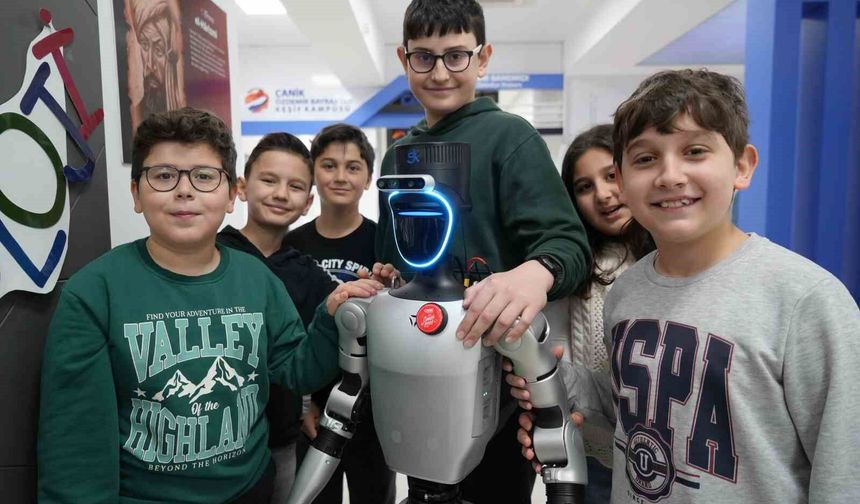 Türkiye'nin nüfusa kaydedilen ilk robotu işe başladı