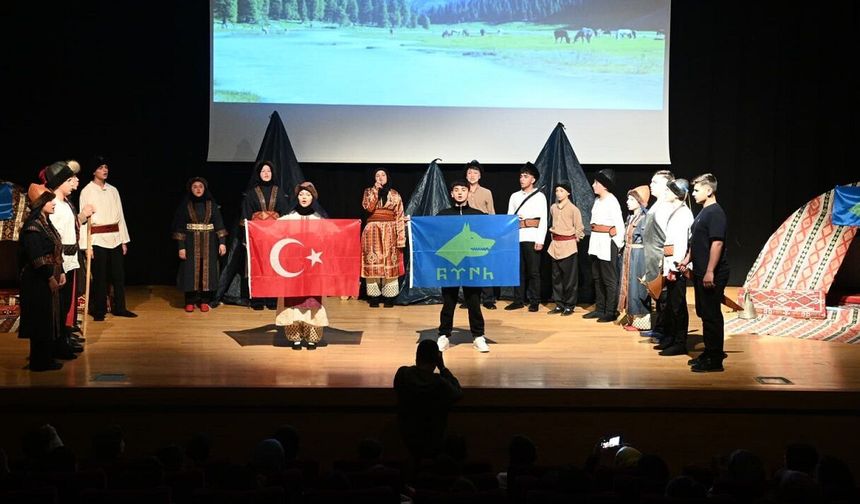 Lise öğrencileri Ergenekon Destanı’nı sahneye taşıdı