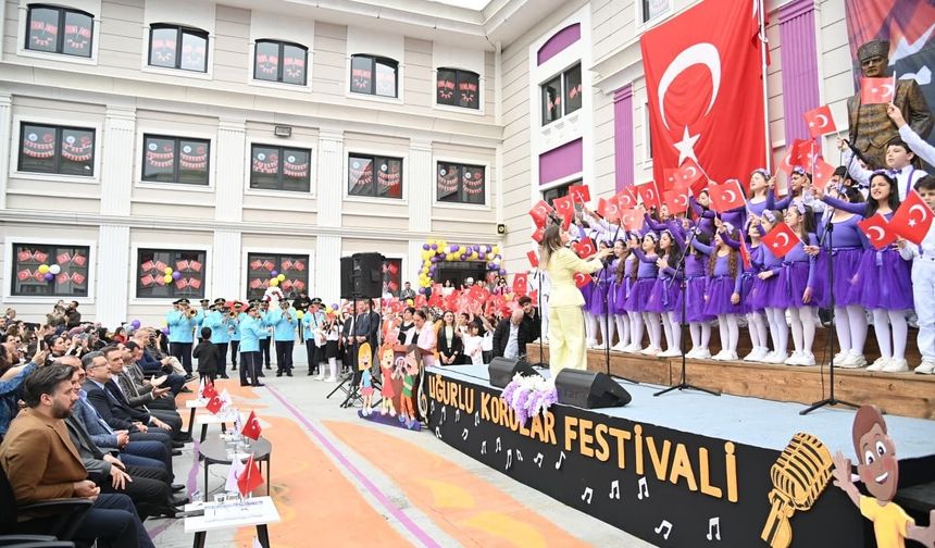 600 çocuğun koro performansı alkış aldı