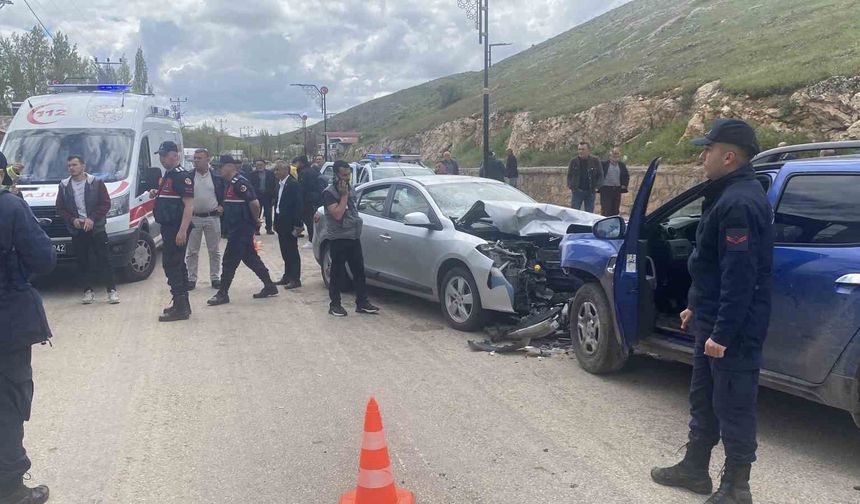Kafa kafaya çarpışma: 8 yaralı