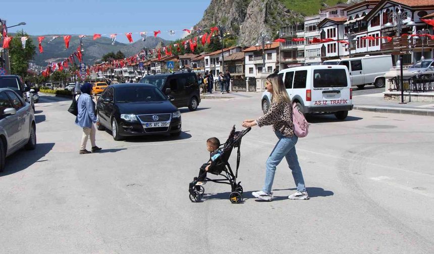 Korna sesi yok, yollarda öncelik yayaların