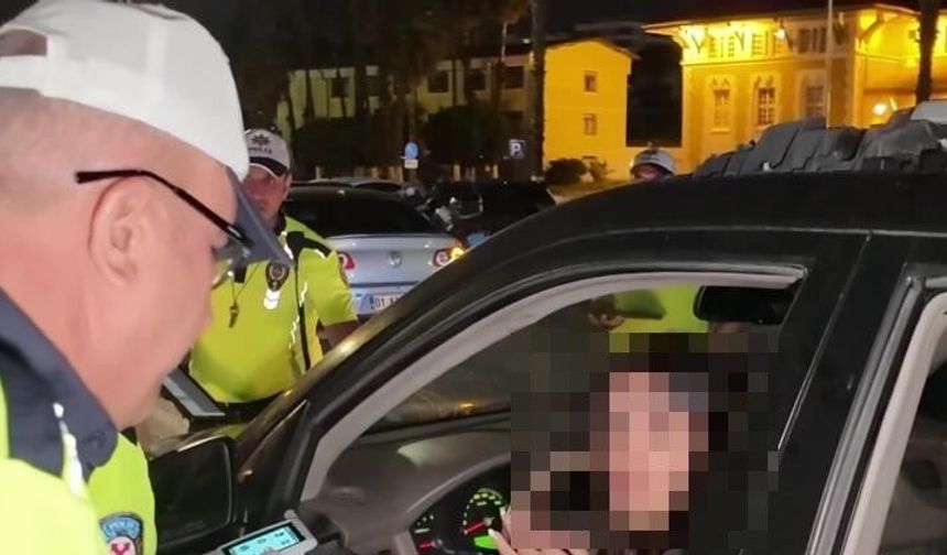 Polisi ezmeye çalıştığı iddiasıyla tutuklandı