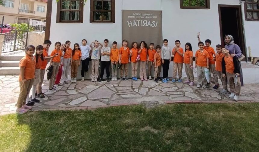 İlkokullu minikler geçmişin izlerini keşfetti