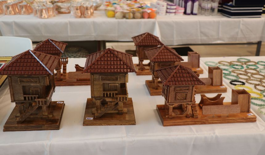 El sanatları sergisi açıldı