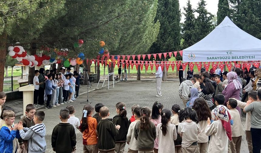 Öğrencilerden nostaljik şarkılar konseri