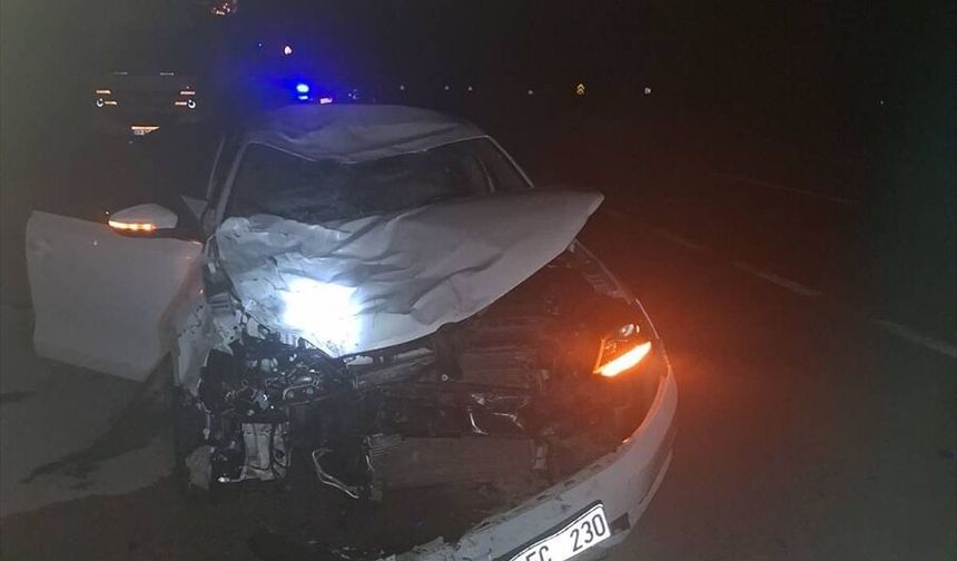 Otomobille motosiklet çarpıştı: 2 ölü, 1 yaralı