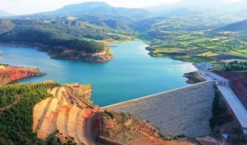 Balık avlamak için girdiği barajda kayboldu