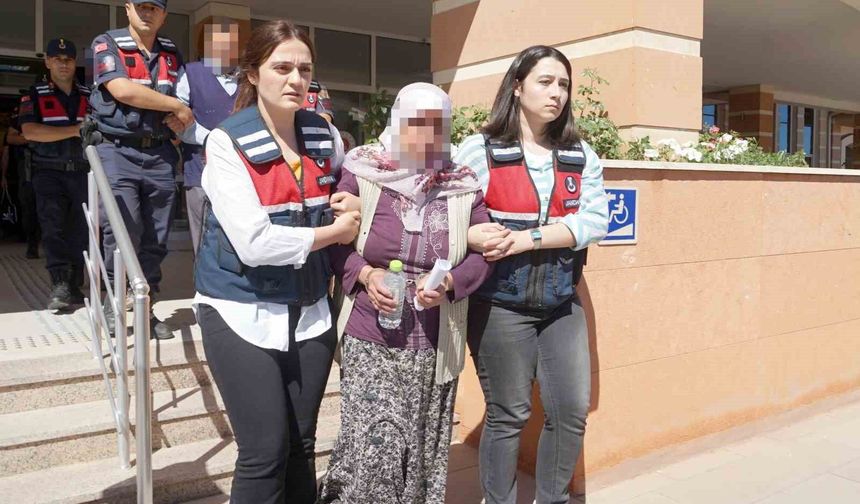 Samanlıkta öldürdüğü adamı dereye attı