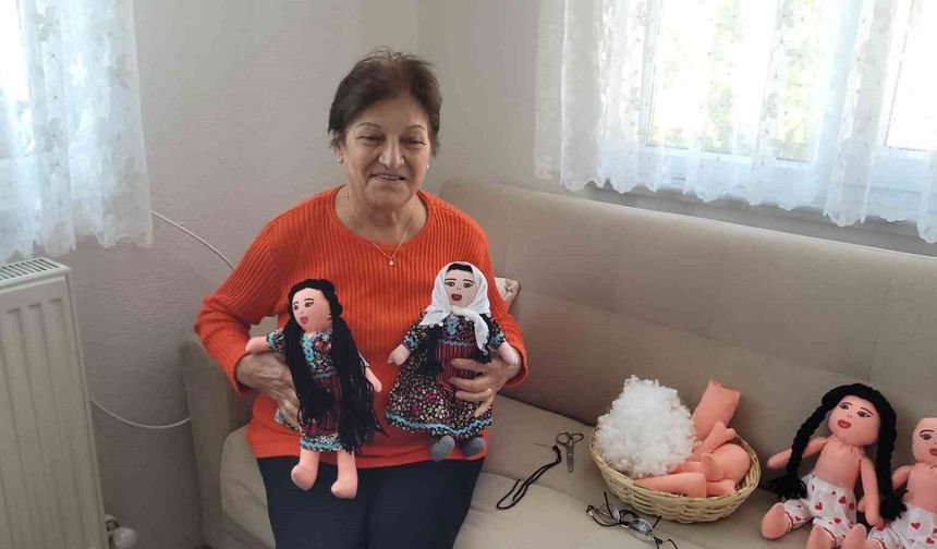 Yıllardır yaptığı bez bebeklerle Şerife Bacı'nın hatırasını yaşatıyor