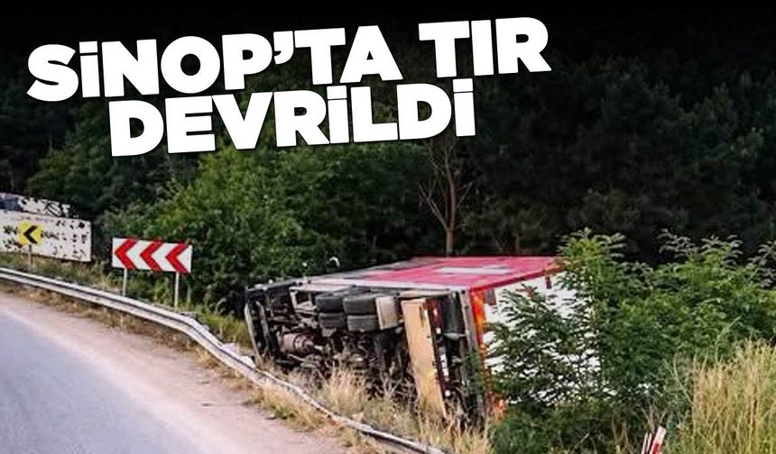 Virajda kontrolden çıkan tır devrildi
