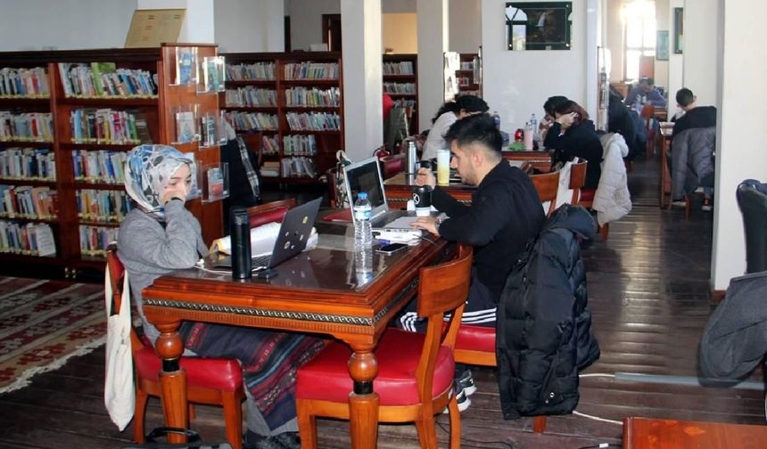 Sinop'taki 127 kütüphaneden kaç kişi yararlandı?