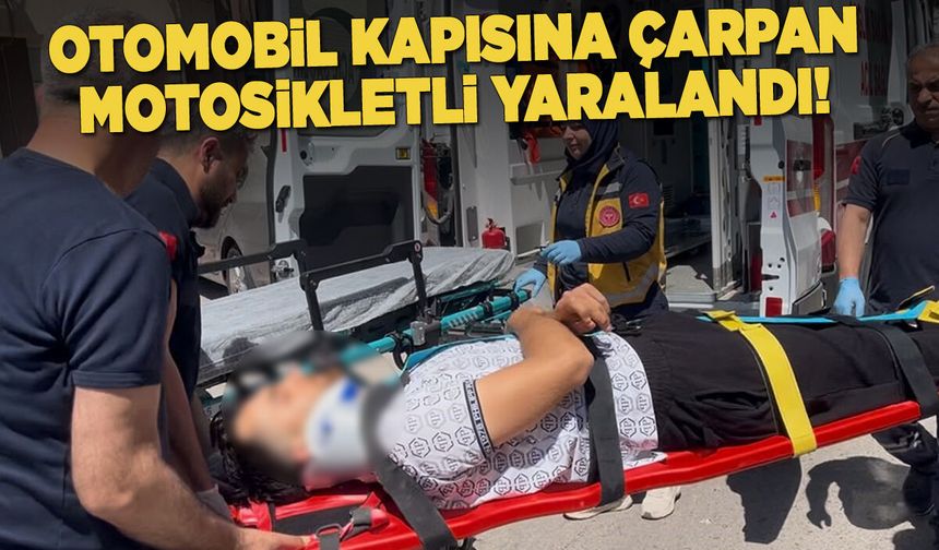 Sinop'ta motosiklet otomobil kapısına çarptı