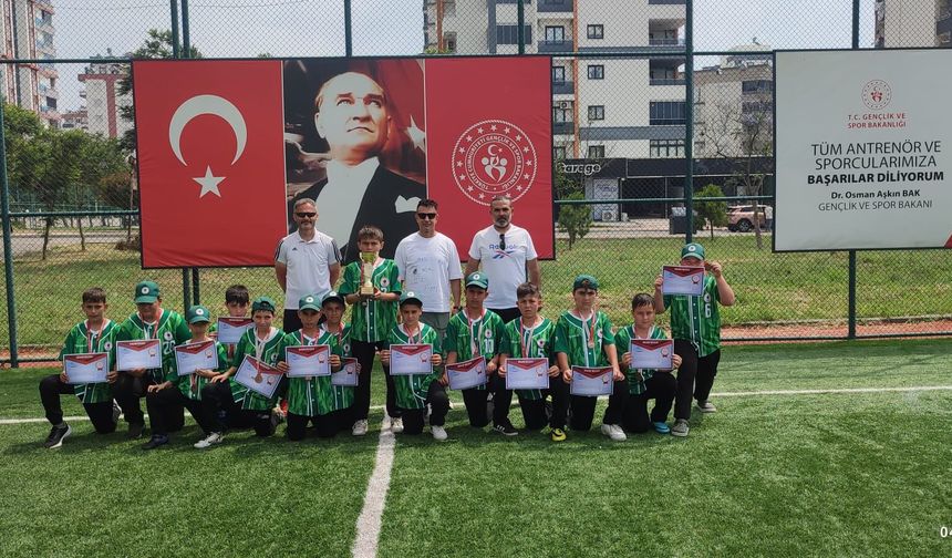 Erfelek Yunus Emre Ortaokulu Beyzbol Takımı Türkiye üçüncüsü oldu