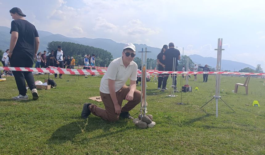 Sinoplu Taha Sivri, Model Roket Yarışmalarında 5'inci oldu