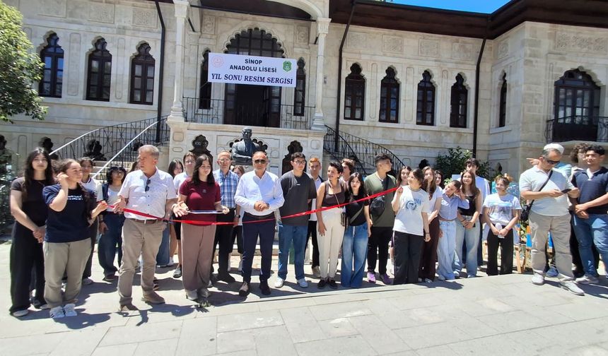 Lise öğrencilerinin hazırladığı 100 eser Sinopluların beğenisine sunuldu