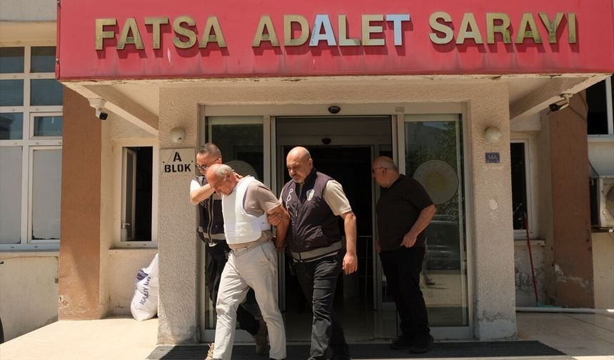 Arazi tartışmasında 3 akrabasını öldürdü