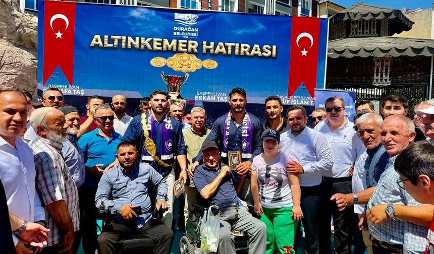 Kırkpınar başpehlivanı Erkan Taş'a Durağan'da coşkulu karşılama