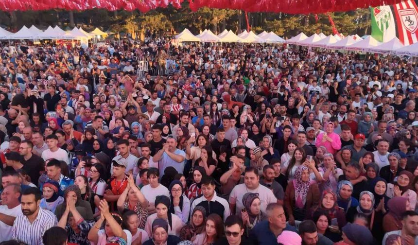Festivali duyan 75 bin kişi yaylaya akın etti