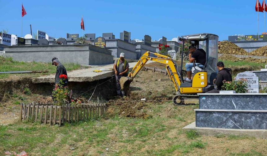 Heyelan yaşanan mezarlıkta iyileştirme çalışmaları
