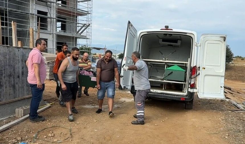 İnşaatta üzerine beton blok düşen işçi öldü