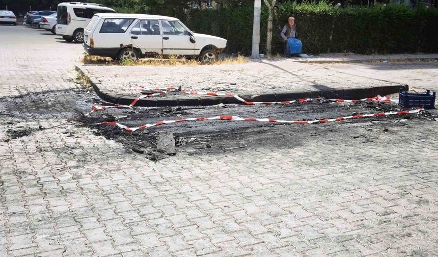 Sevgilisinin dükkanını ve arabasını yaktı
