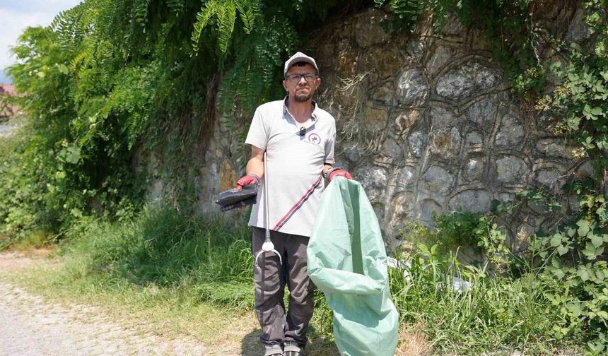 Temizlik işçisi bulduğu altın dolu çantayı polise teslim etti