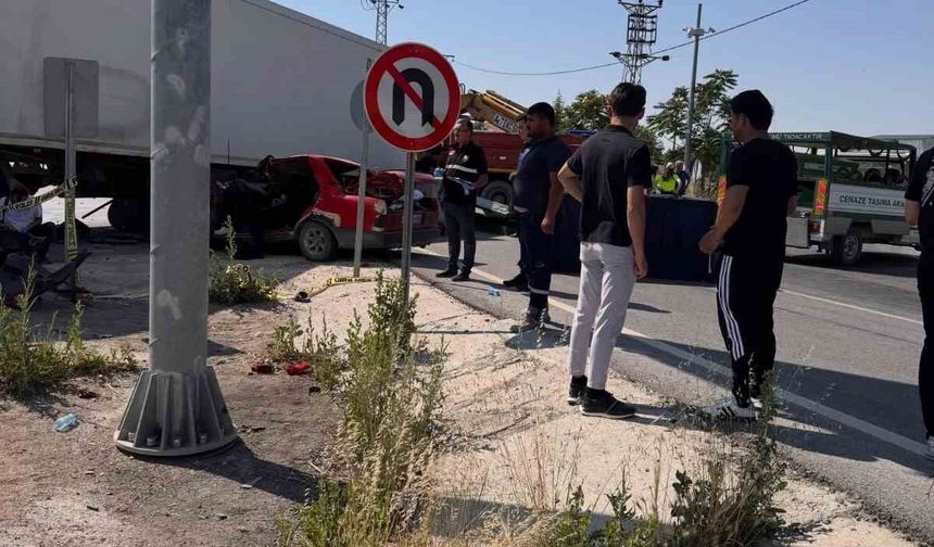 Tır ile otomobil çarpıştı: 2 ölü