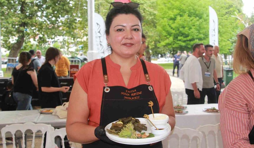 Zeytinyağlı fındık yaprağı sarması festivalde dikkat çekti