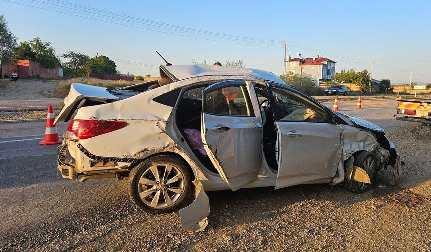 Sinop yolunda iki otomobil çarpıştı: 2 yaralı