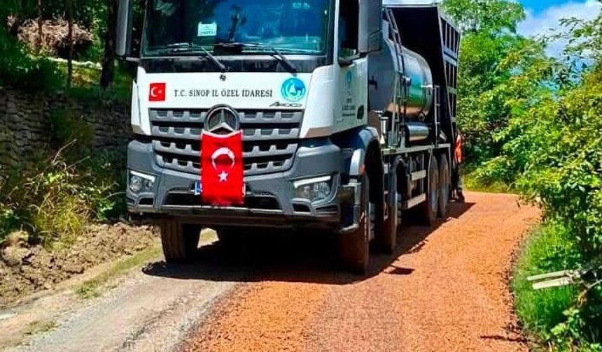 Hasandere Köyü yolunda asfalt çalışmaları sürüyor