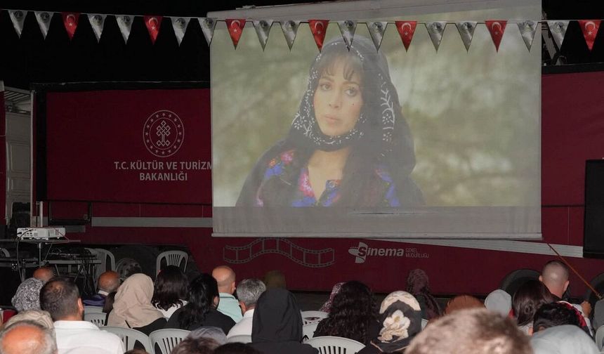 “Gezen Sinema” Nisi Göleti’nde Sinoplularla buluştu