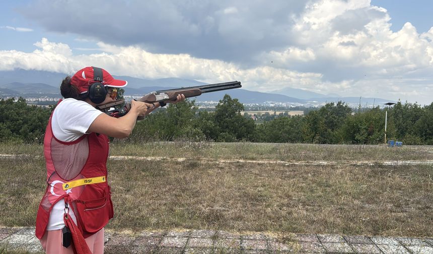 Antrenör ablasıyla Akdeniz Oyunları'na hazırlanıyor