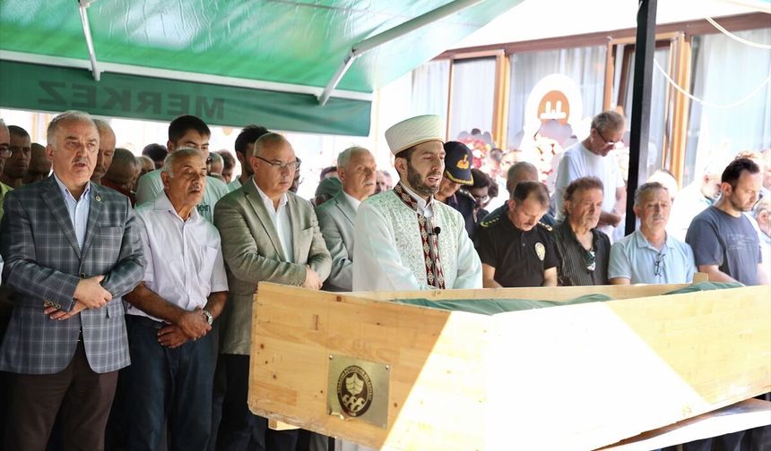 Sele kapılarak ölen öğretmenin cenazesi toprağa verildi