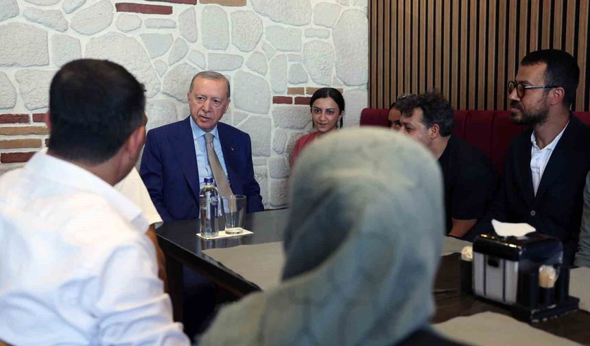 Cumhurbaşkanı Erdoğan, İstanbul'da esnafı ziyaret etti