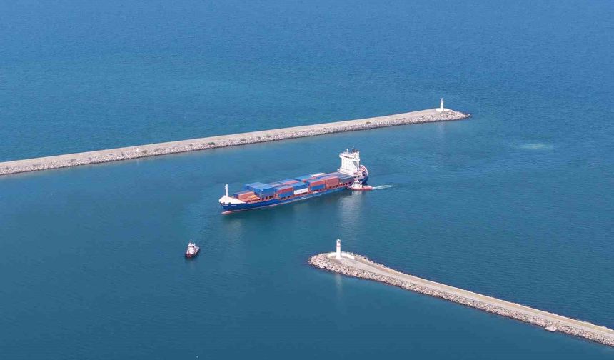 Dronla vurulan Türk gemisi Samsun limanında