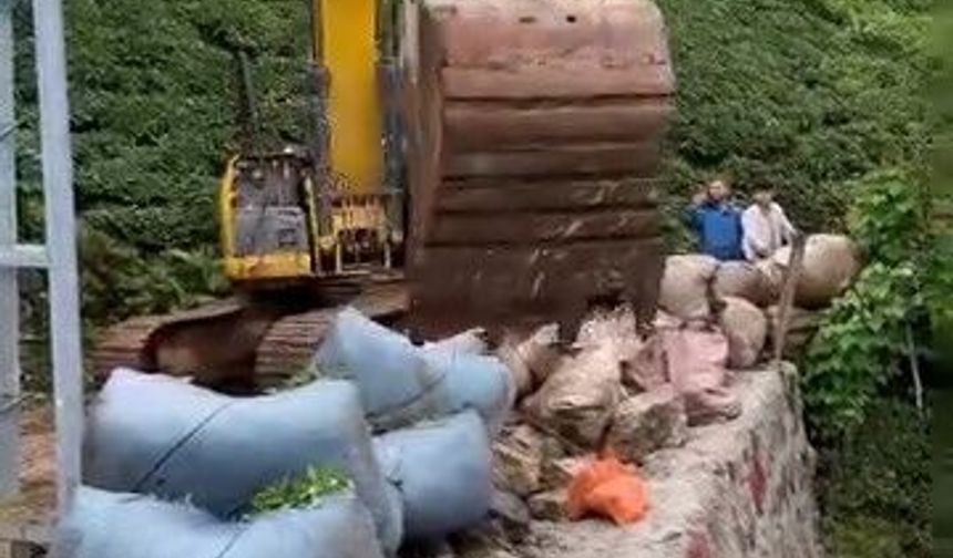 İş makinesiyle 'çay taşıma operasyonu'
