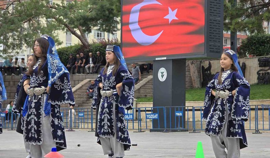 Komandoların zeybek oyununa ilgi