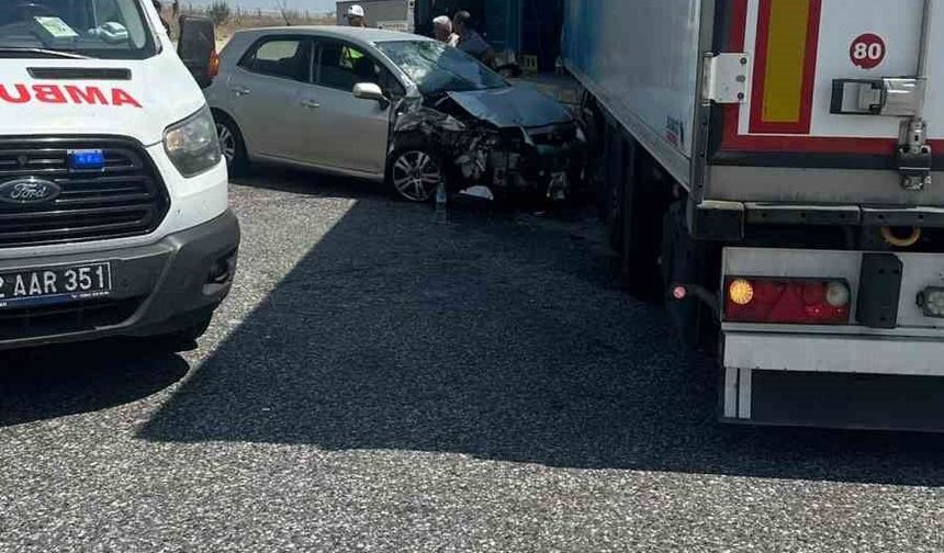 Otomobil ile tır çarpıştı: 1 yaralı