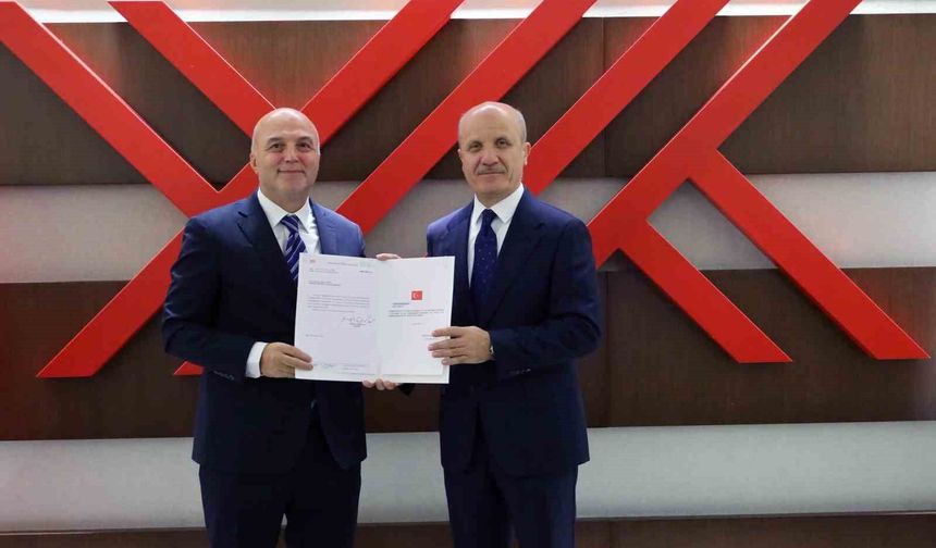 Rektör Ulusoy, mazbatasını YÖK başkanından aldı