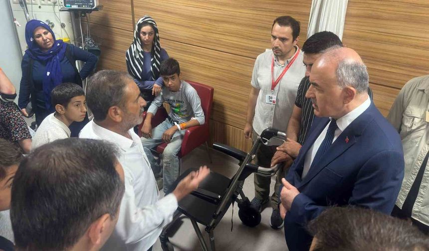 Tarım aracı devrildi: 2 ölü, 11 yaralı