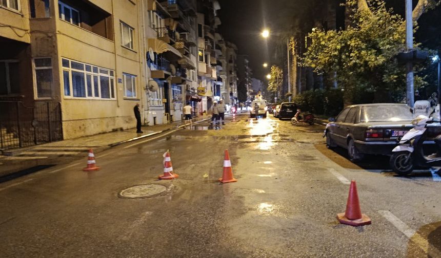 Sinop Gazi Caddesi’nde ana isale hattı patladı!