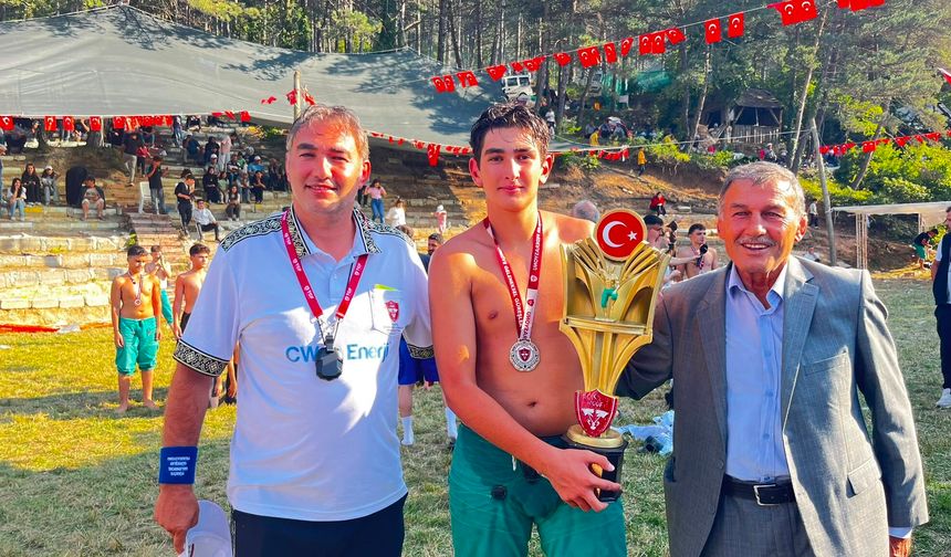 Sinoplu pehlivan Türkiye şampiyonu oldu!