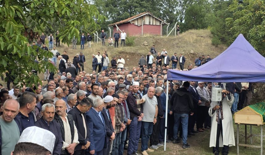 Silahlı saldırıda ölen kişinin cenazesi toprağa verildi