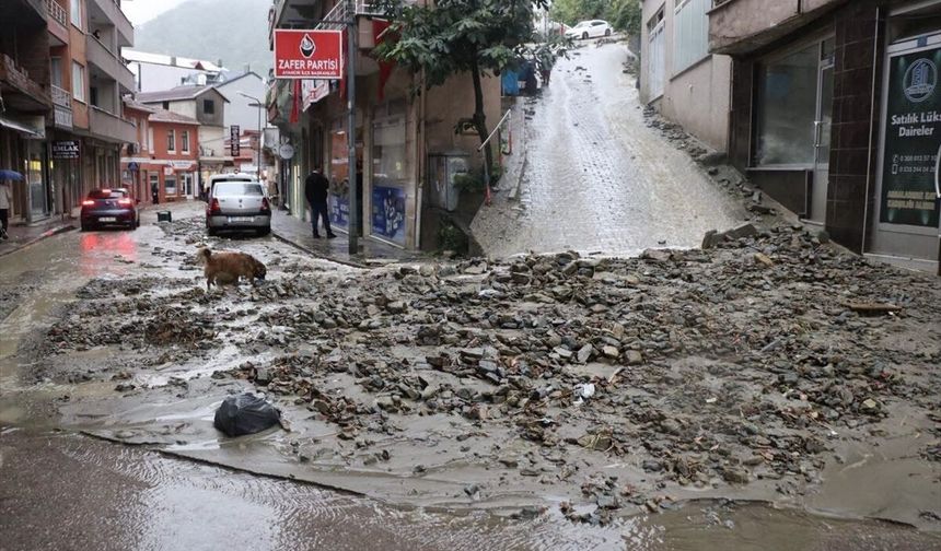 Sinop’u sağanak yağış vurdu