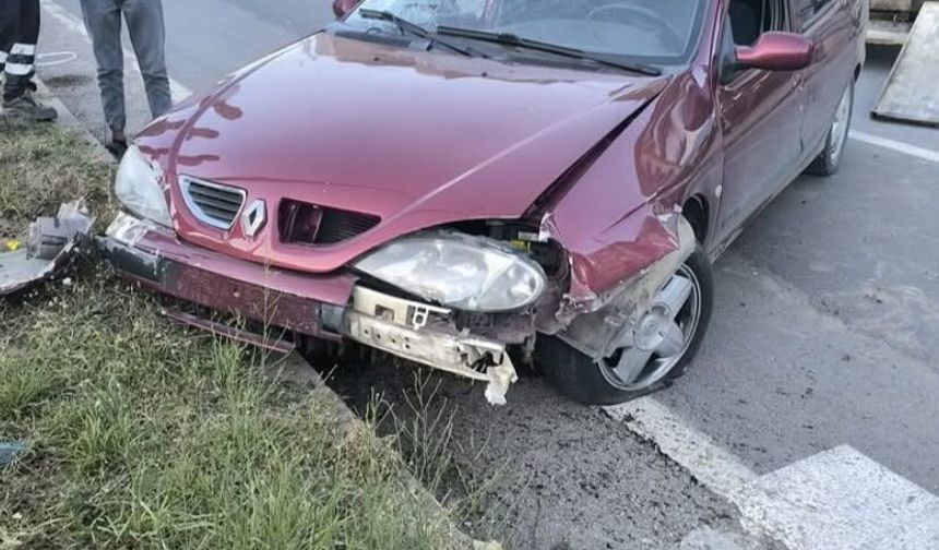 Otomobilin refüje çarpması sonucu sürücü yaralandı