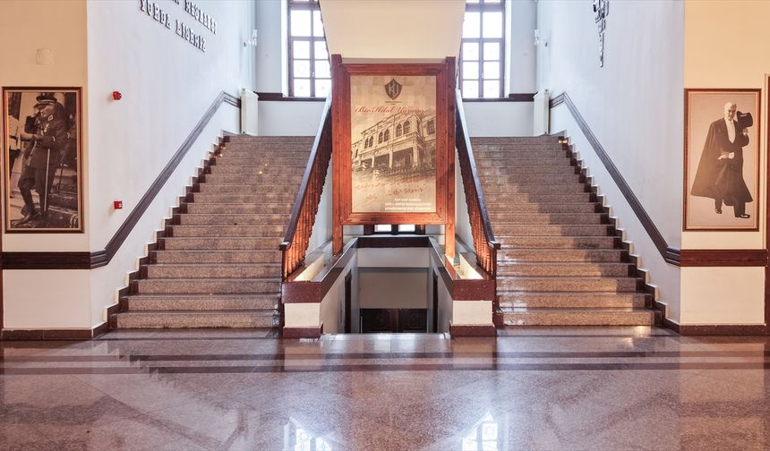 141 yıldır öğrencileri geleceğe hazırlıyor