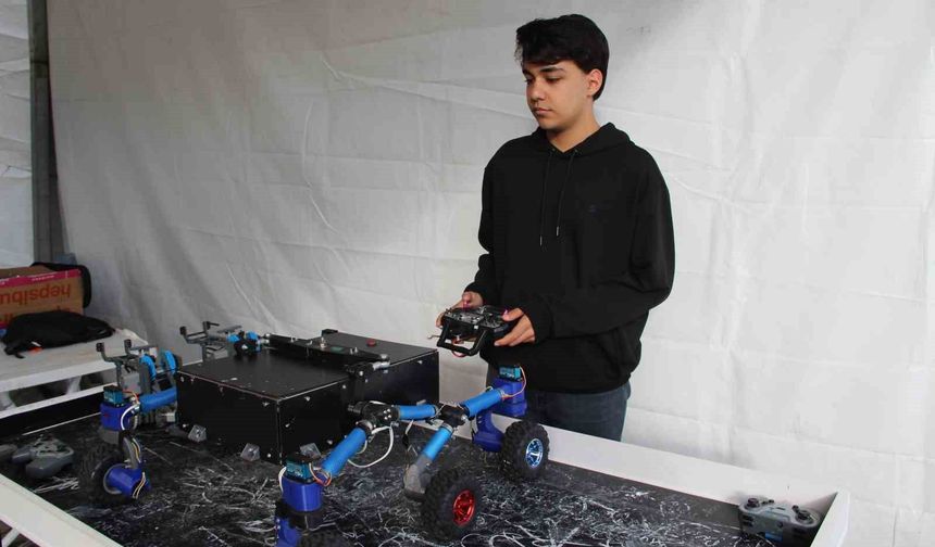 Deprem yaşayan lise öğrencisi arama kurtarma robotu geliştirdi