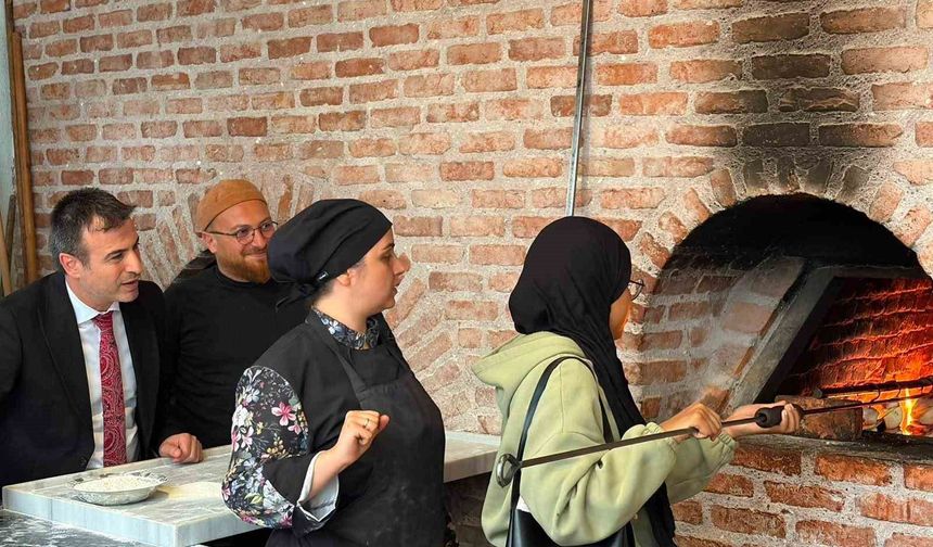 Üniversite öğrencileri şehir ve kültür dersini tarihî mekânlarda işledi