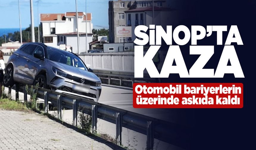 Sinop’ta kaza: Otomobil bariyerlerin üzerinde asılı kaldı